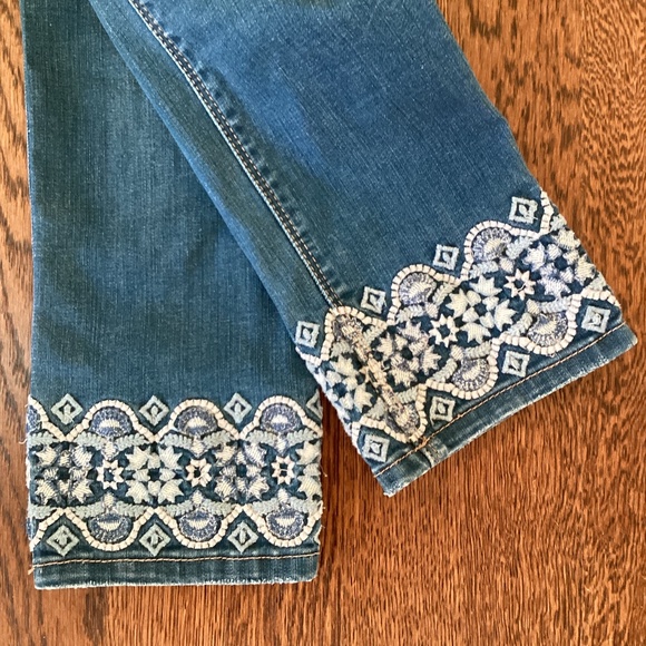 White House Black Market (WHBM) Embroidered Hem The Skinny Crop Jeans Boho - Picture 14 of 14